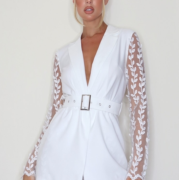 White Woven Lace Sleeve Belt Blazer 